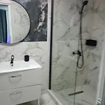 Casa Almarita Gazde/Camere de închiriat Costineşti